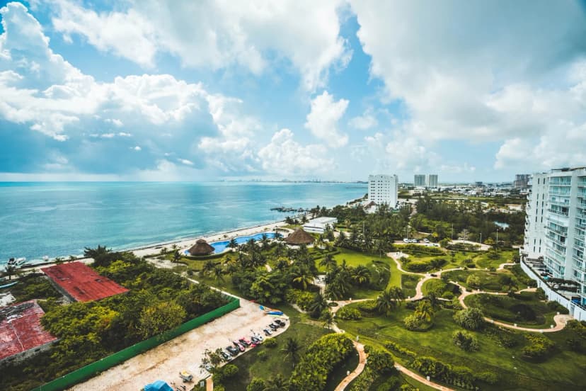 Iberostar Mojito — resort на атолле Кайо Коко с розовыми фламинго у берега
