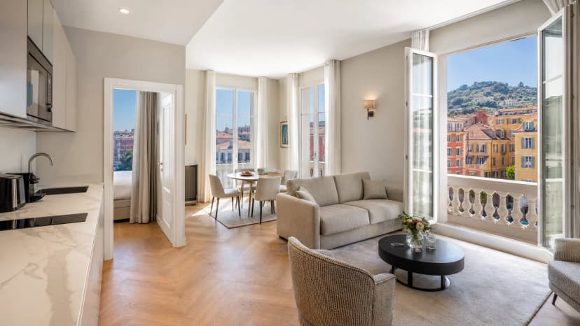 Aparthotel Adagio Nice — просторные апартаменты с кухней в Vieux-Nice