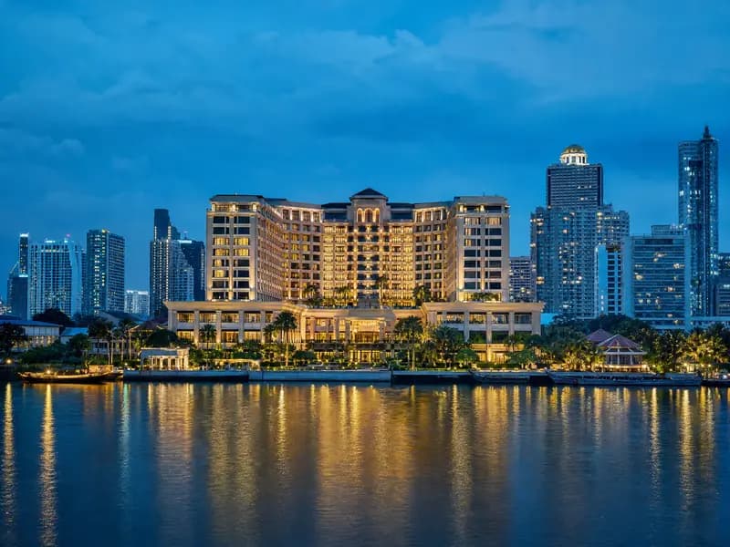 The Peninsula Bangkok — luxury riverside hotel на Chao Phraya