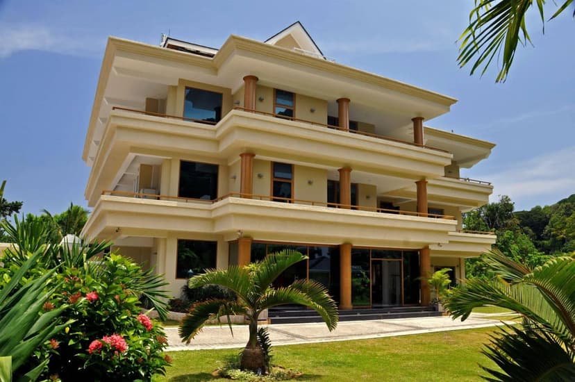 Crown Beach Hotel
