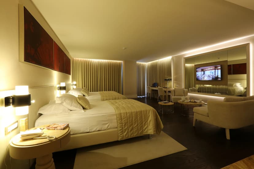 Charisma De Luxe Hotel