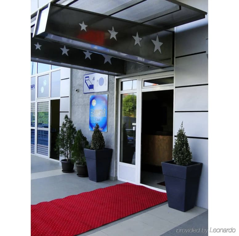 Happy Star Club