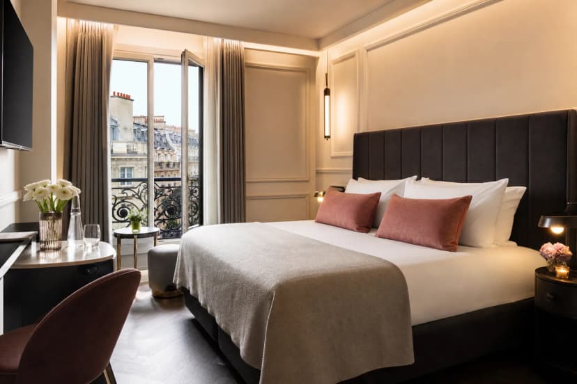 Hotel Le Mareuil — элегантный современный отель в центре Парижа с тёплым светом и clean French design